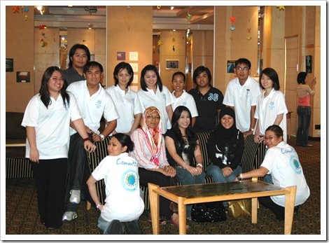 Sheraton Utama Hotel UNICEF Committee with some of the local artists