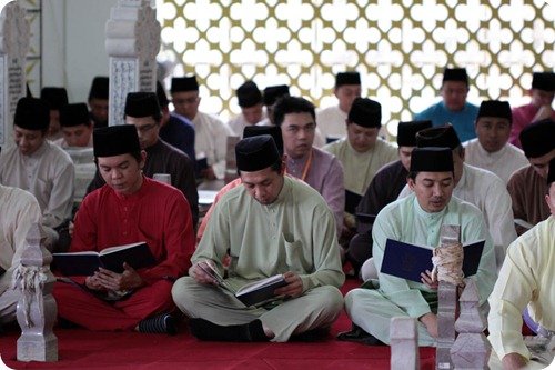 BIBD staff reciting the Surah Yassin